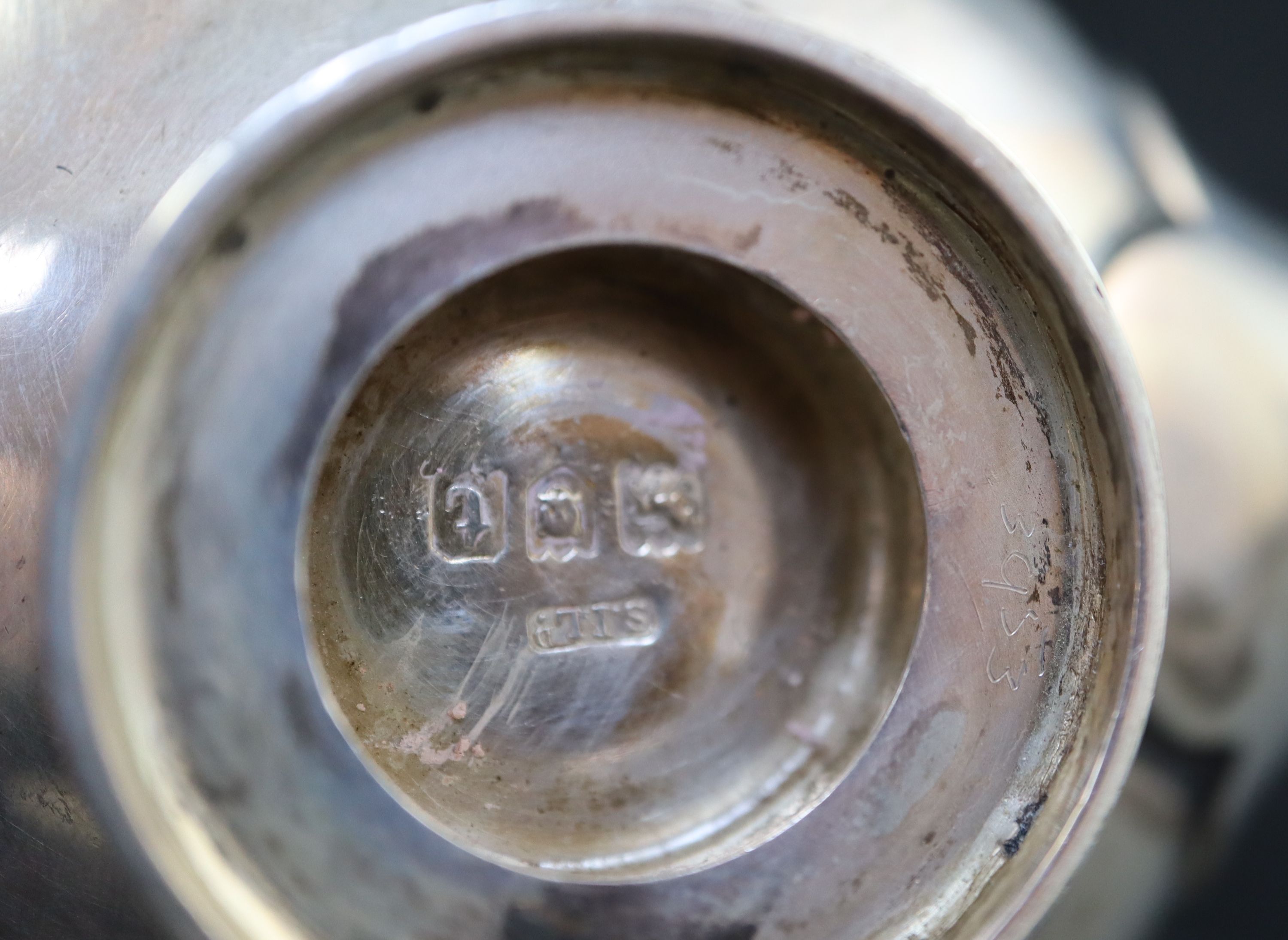 A George V silver Aladdins Lamp club lighter, length 13cm, gross 138 grams.